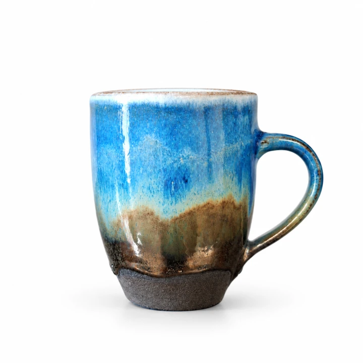 Ręcznie szkliwiony kubek ceramiczny.png